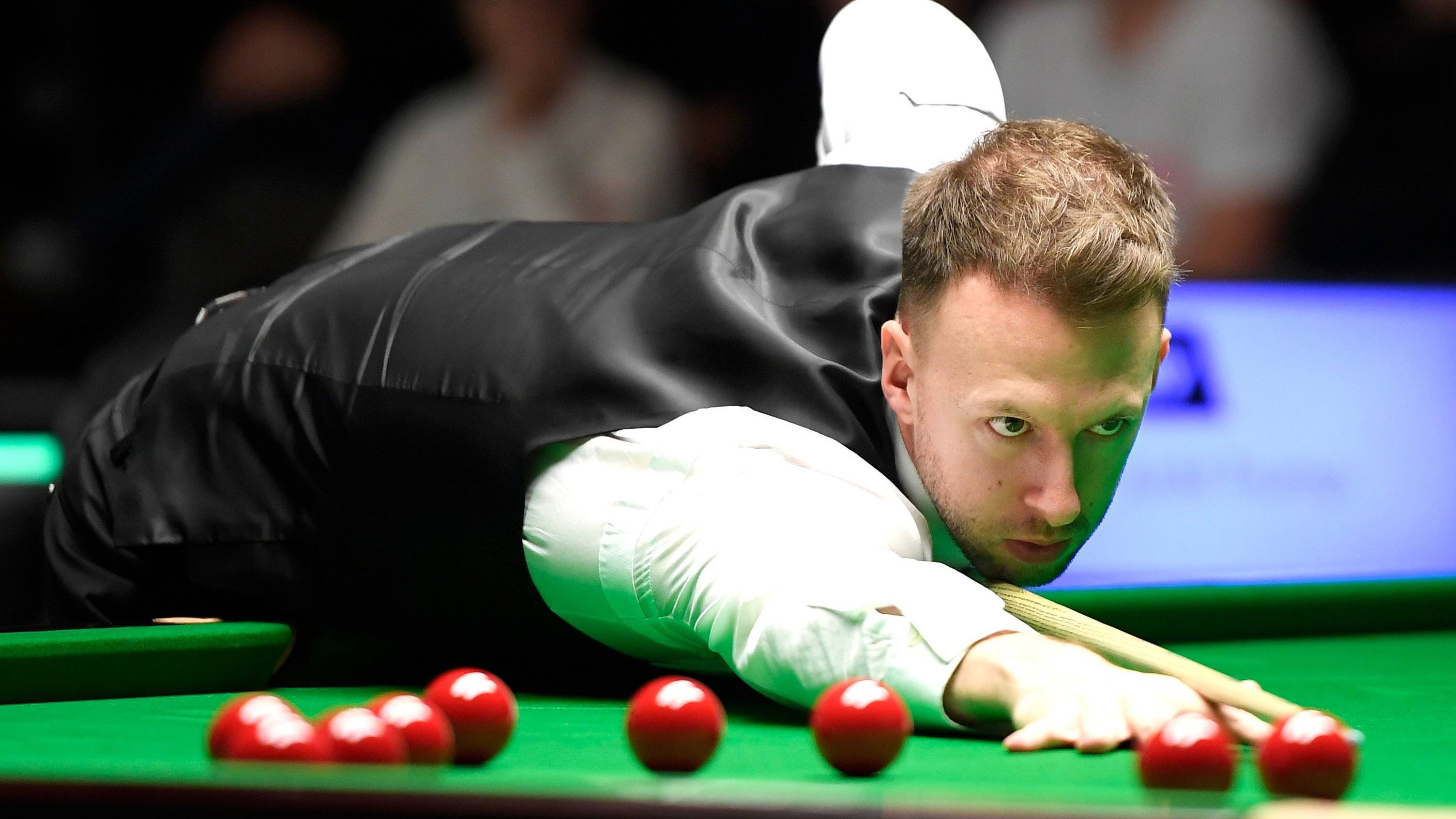 前不断踢球 前不断踢球