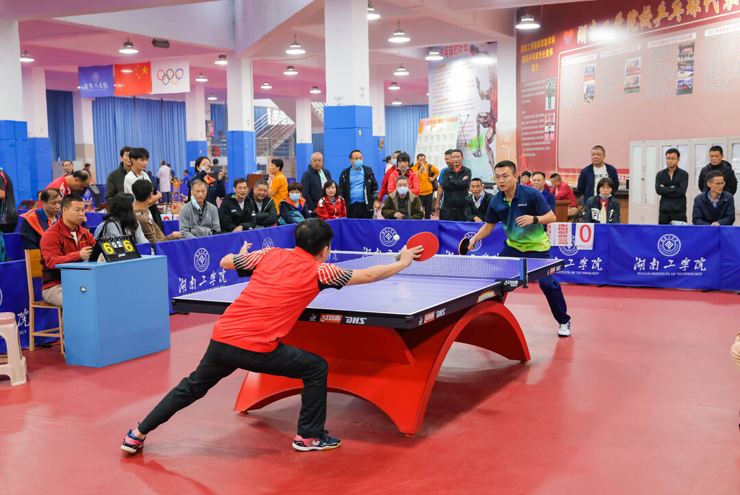 队凝聚力更 队凝聚力更